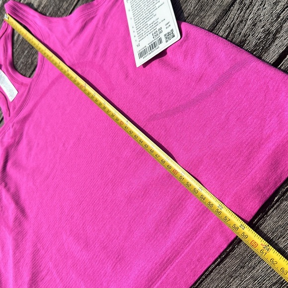 Lululemon Swiftly Tech Racerback Tank Top 2.0 Race Length
Pow Pink size 12 - Picture 5 of 6